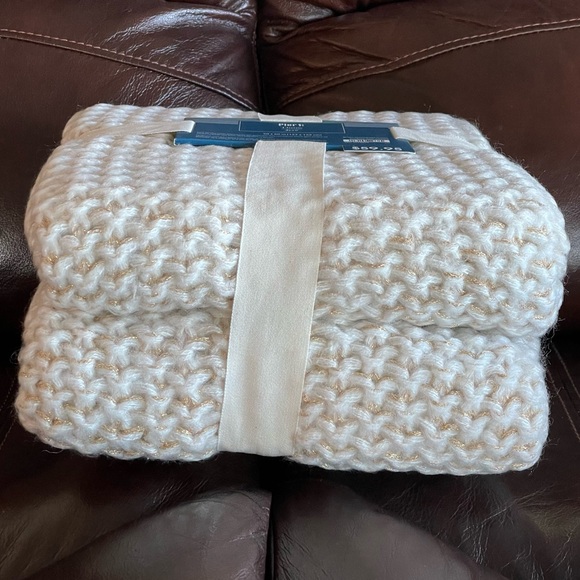 Pier 1 Gold Throw Blanket NEW - Picture 6 of 8